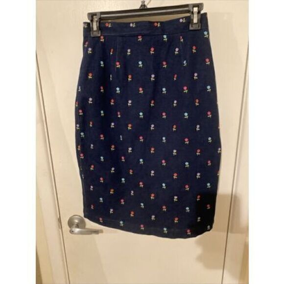 LILLY PULITZER Jean Skirt Blue Denim floral STRETCH Embroidered A Line Size 4 - Picture 2 of 8